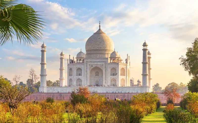 From Mumbai: Taj Mahal and Agra Day Tour